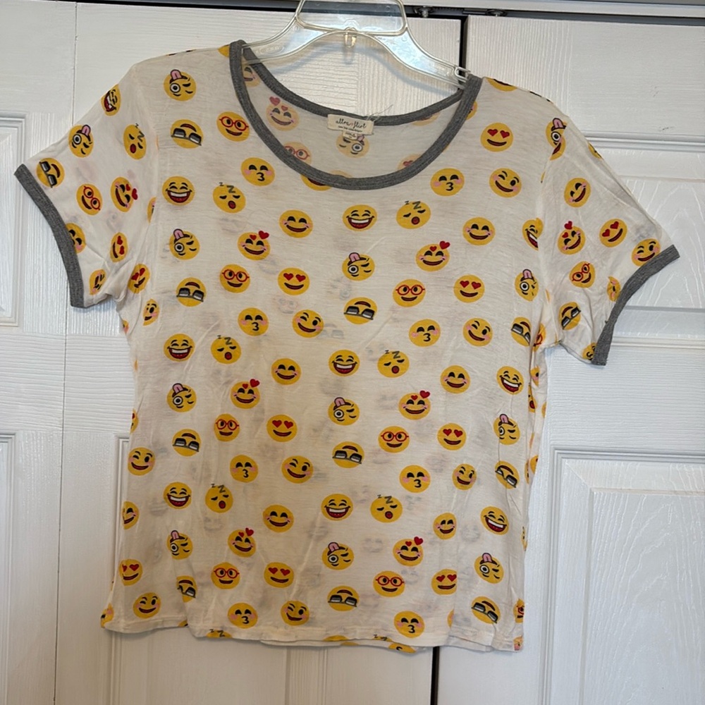 Womens/Juniors short sleeve tee